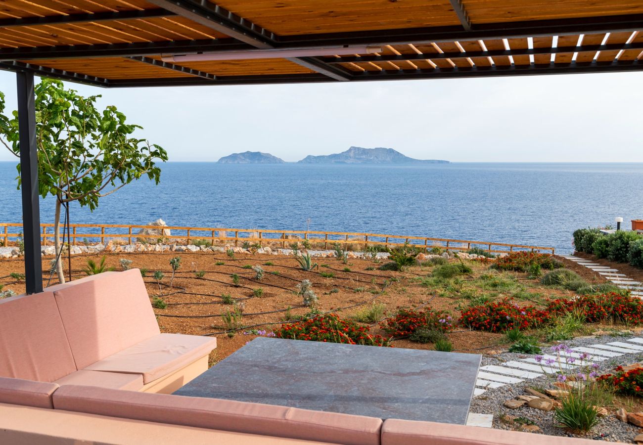 Villa in Rethymno - Seafront elegant villa,infinity pool &devine views