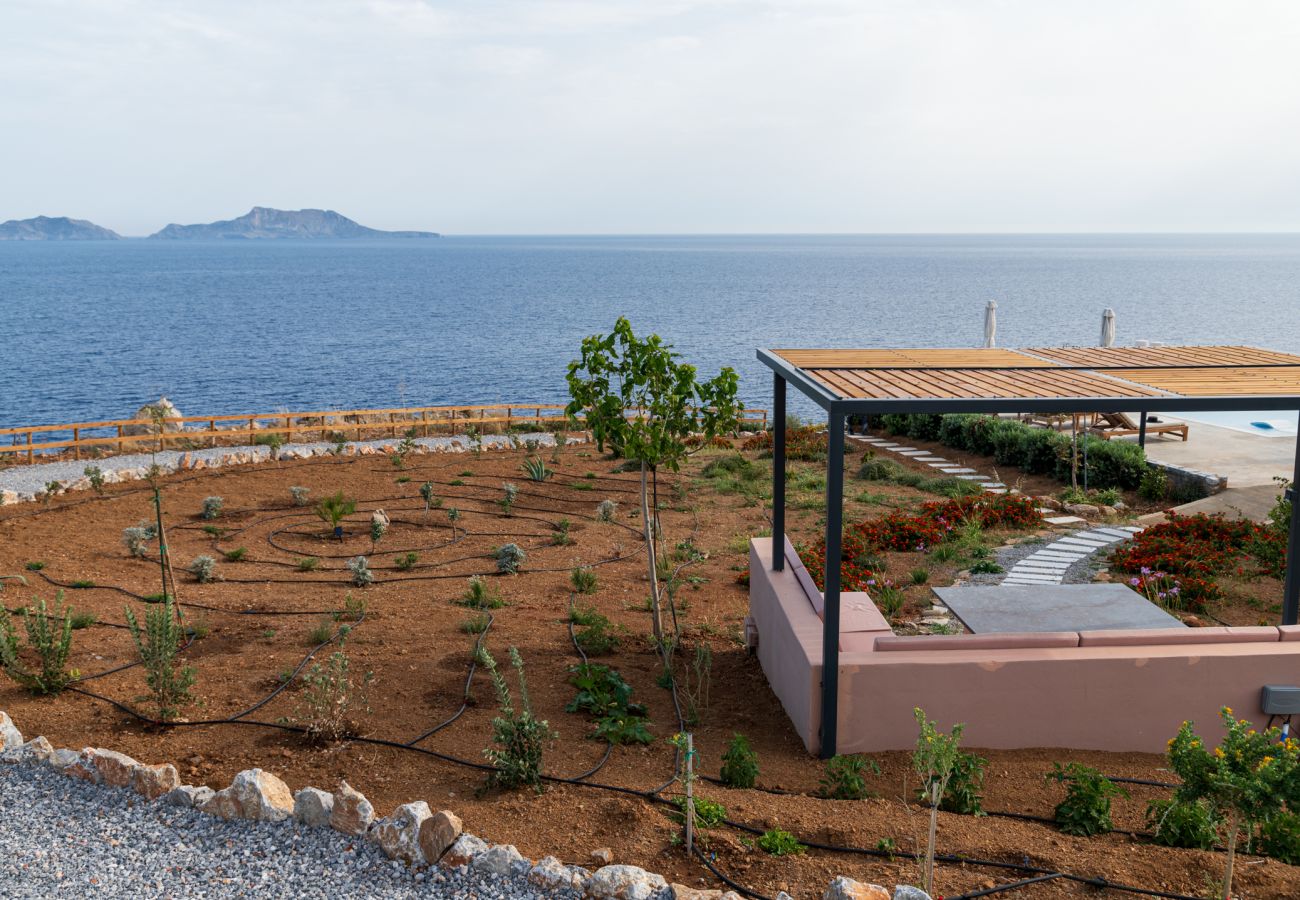 Villa in Rethymno - Seafront elegant villa,infinity pool &devine views