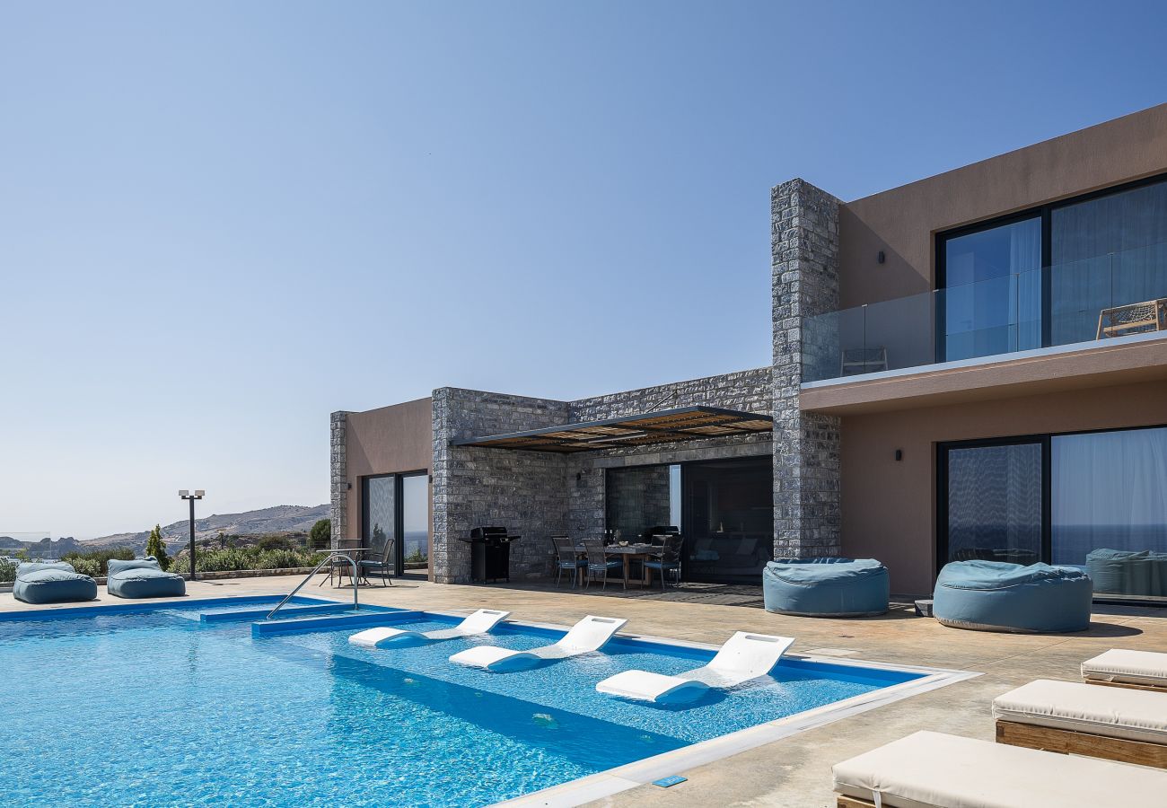 Villa in Rethymno - Seafront elegant villa,infinity pool &devine views