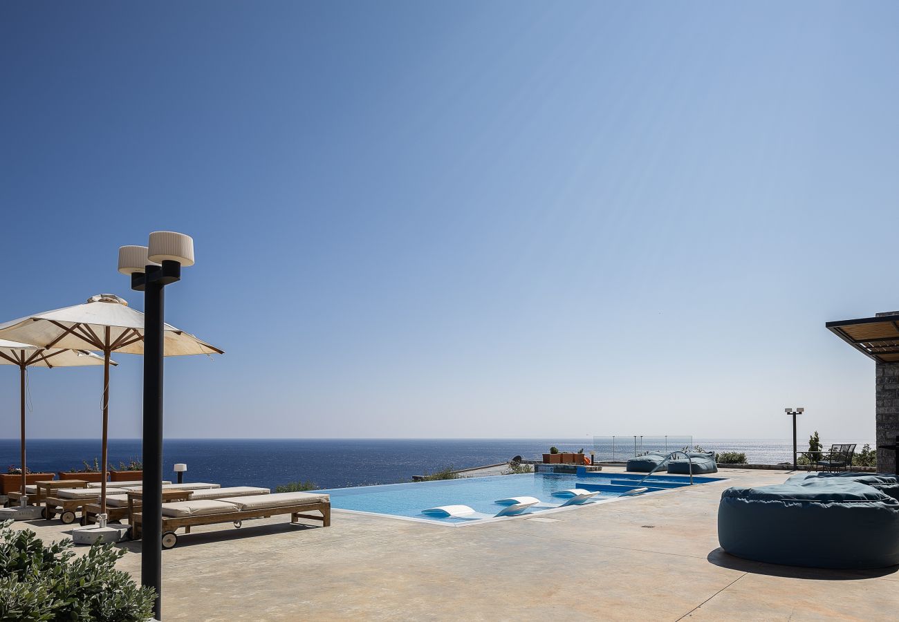 Villa in Rethymno - Seafront elegant villa,infinity pool &devine views