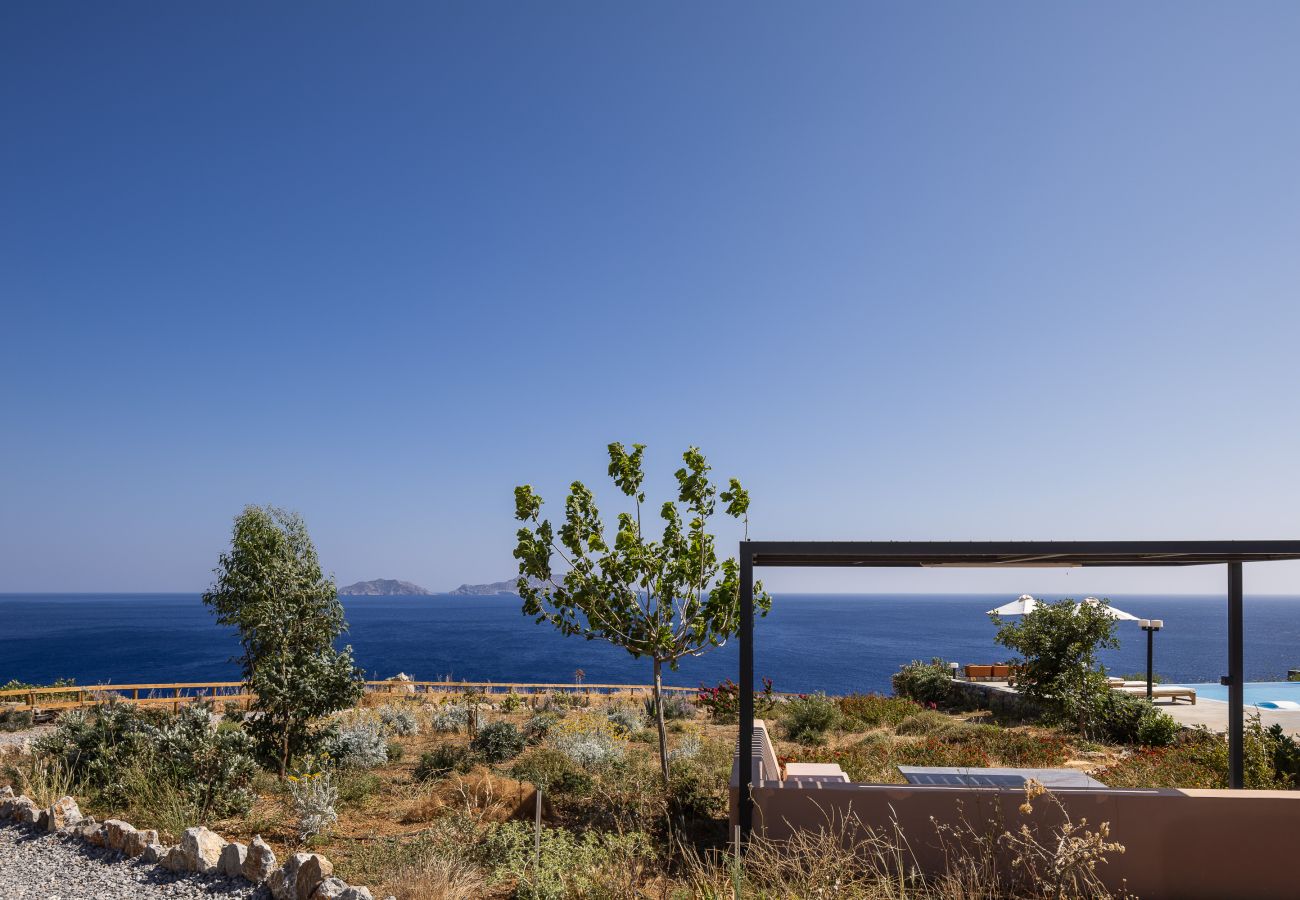Villa in Rethymno - Seafront elegant villa,infinity pool &devine views