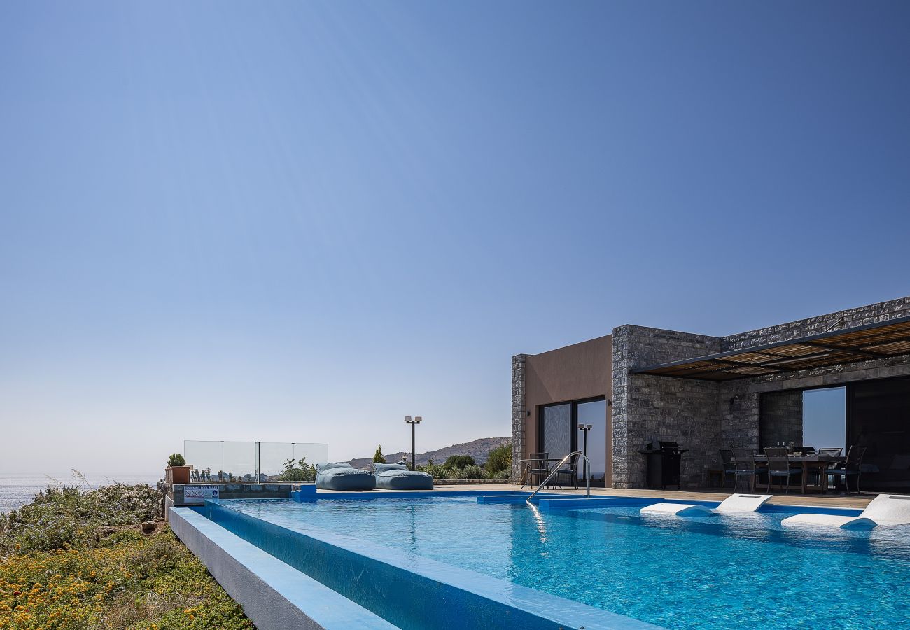 Villa in Rethymno - Seafront elegant villa,infinity pool &devine views