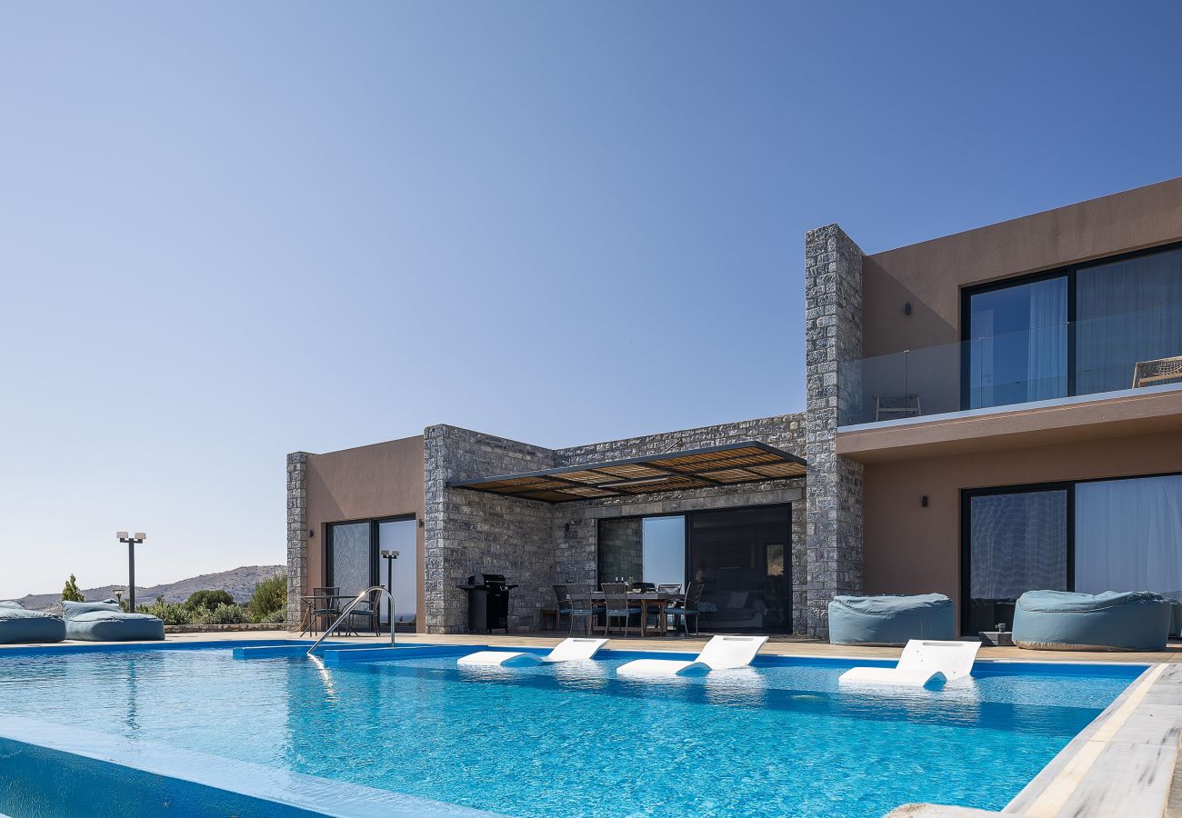 Villa in Rethymno - Seafront elegant villa,infinity pool &devine views