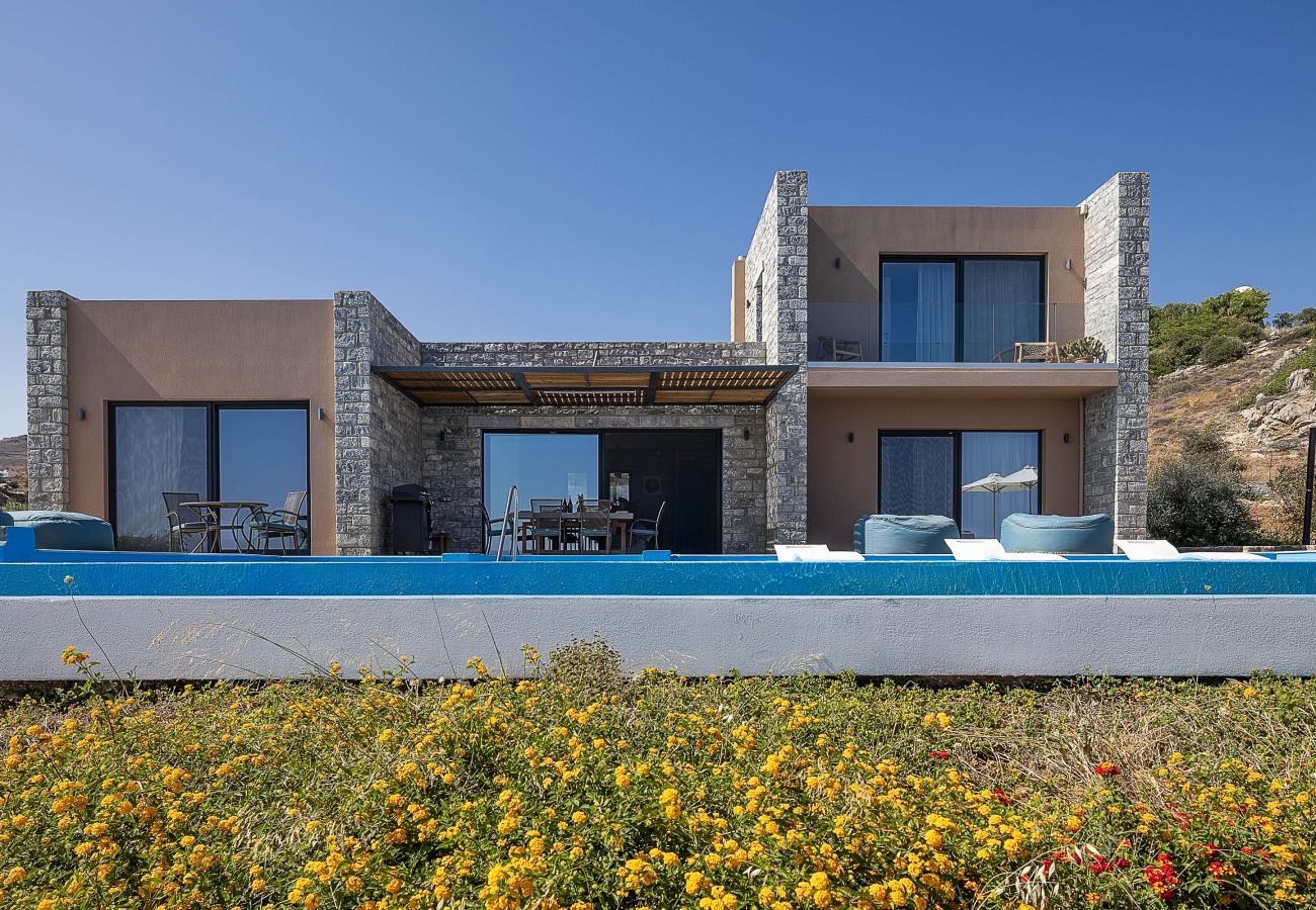 Villa in Rethymno - Seafront elegant villa,infinity pool &devine views