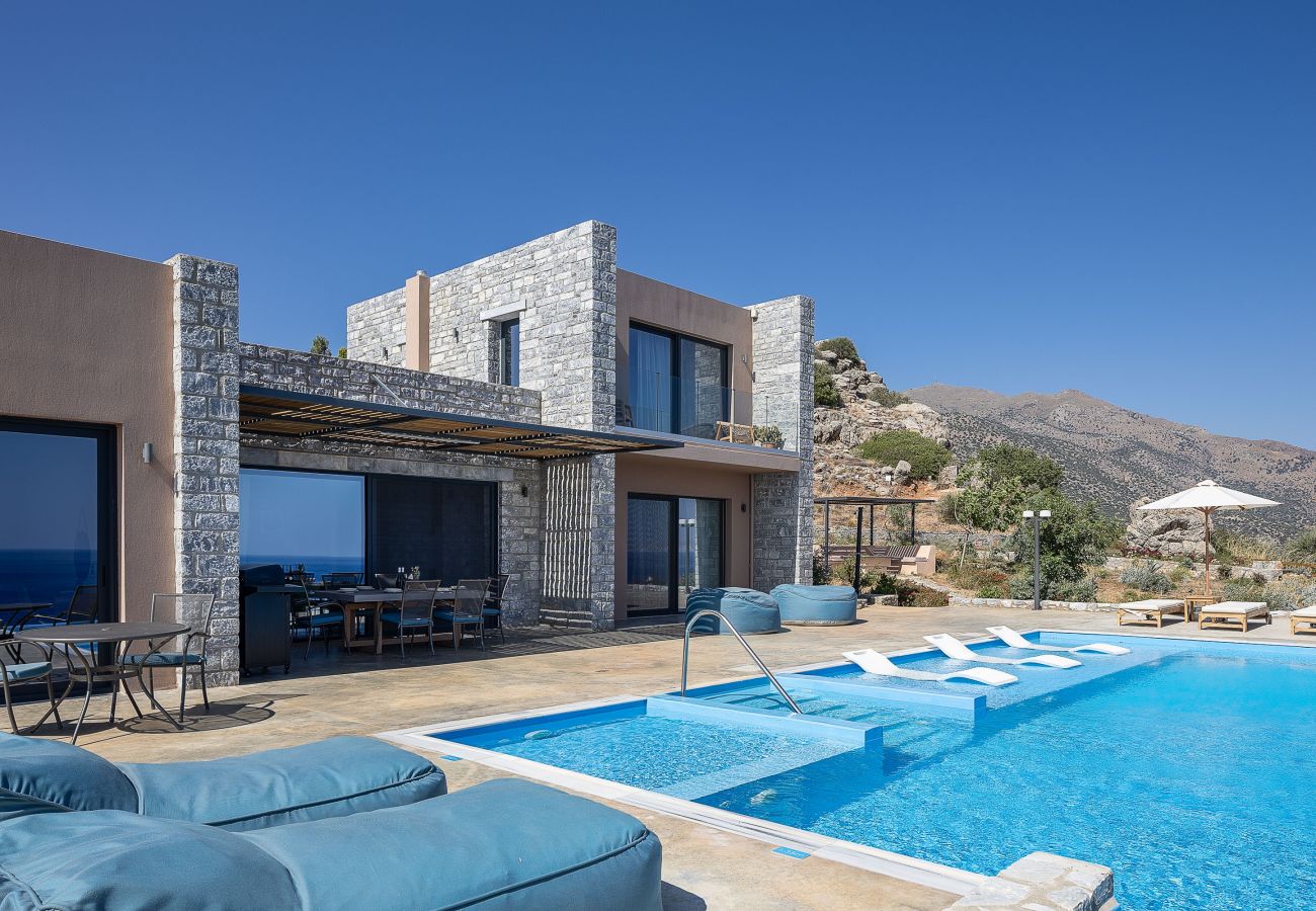 Villa in Rethymno - Seafront elegant villa,infinity pool &devine views