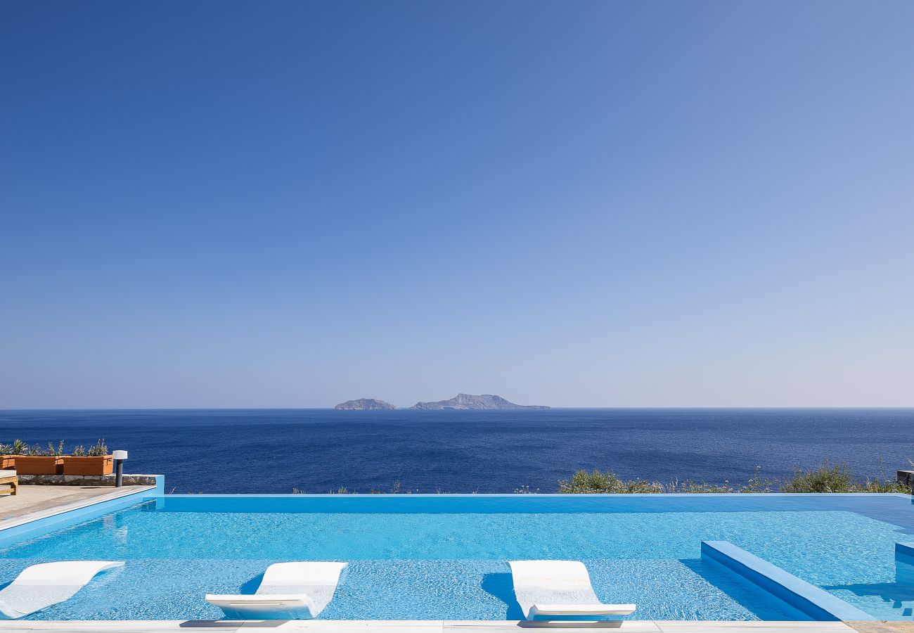 Villa in Rethymno - Seafront elegant villa,infinity pool &devine views