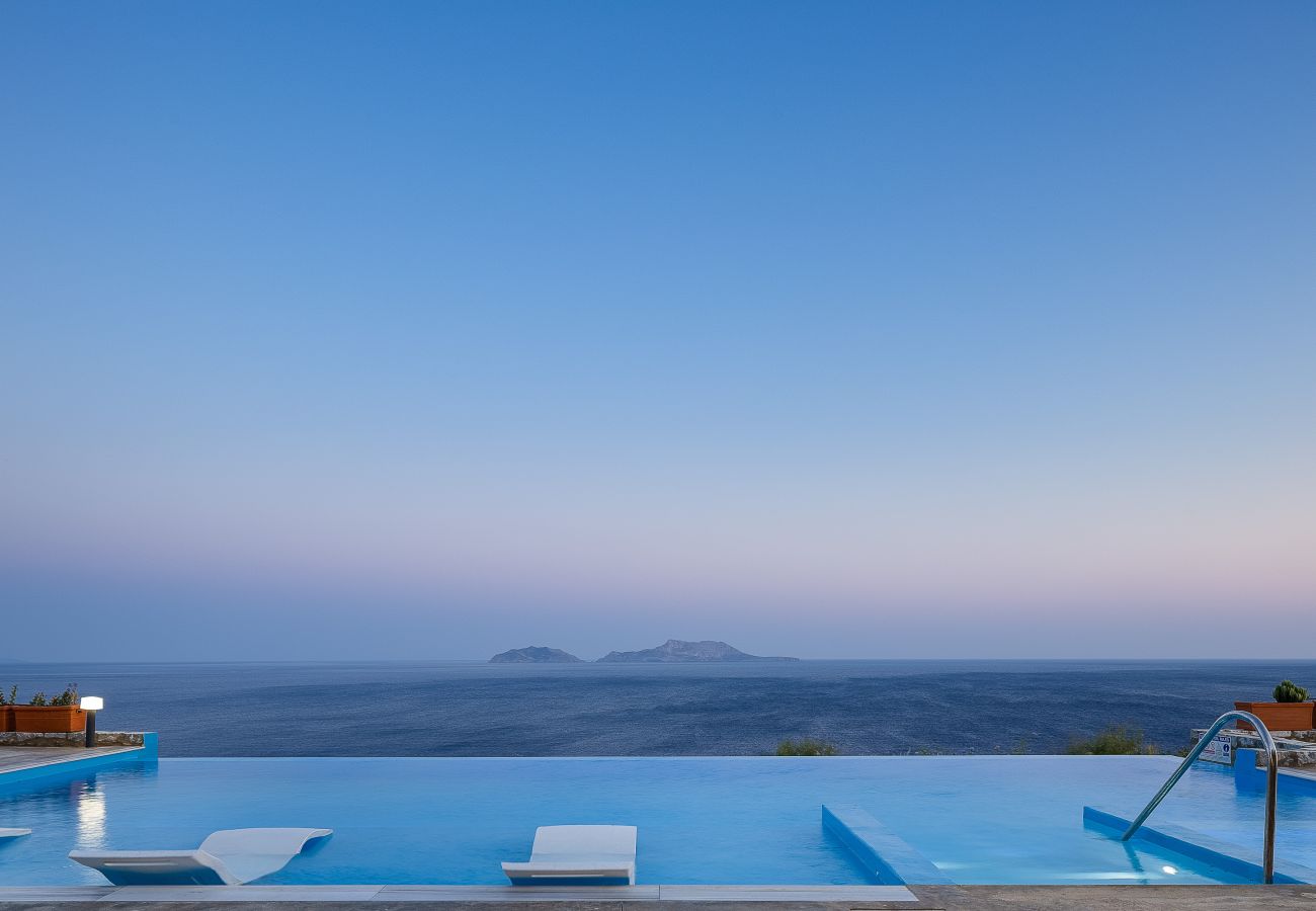 Villa in Rethymno - Seafront elegant villa,infinity pool &devine views