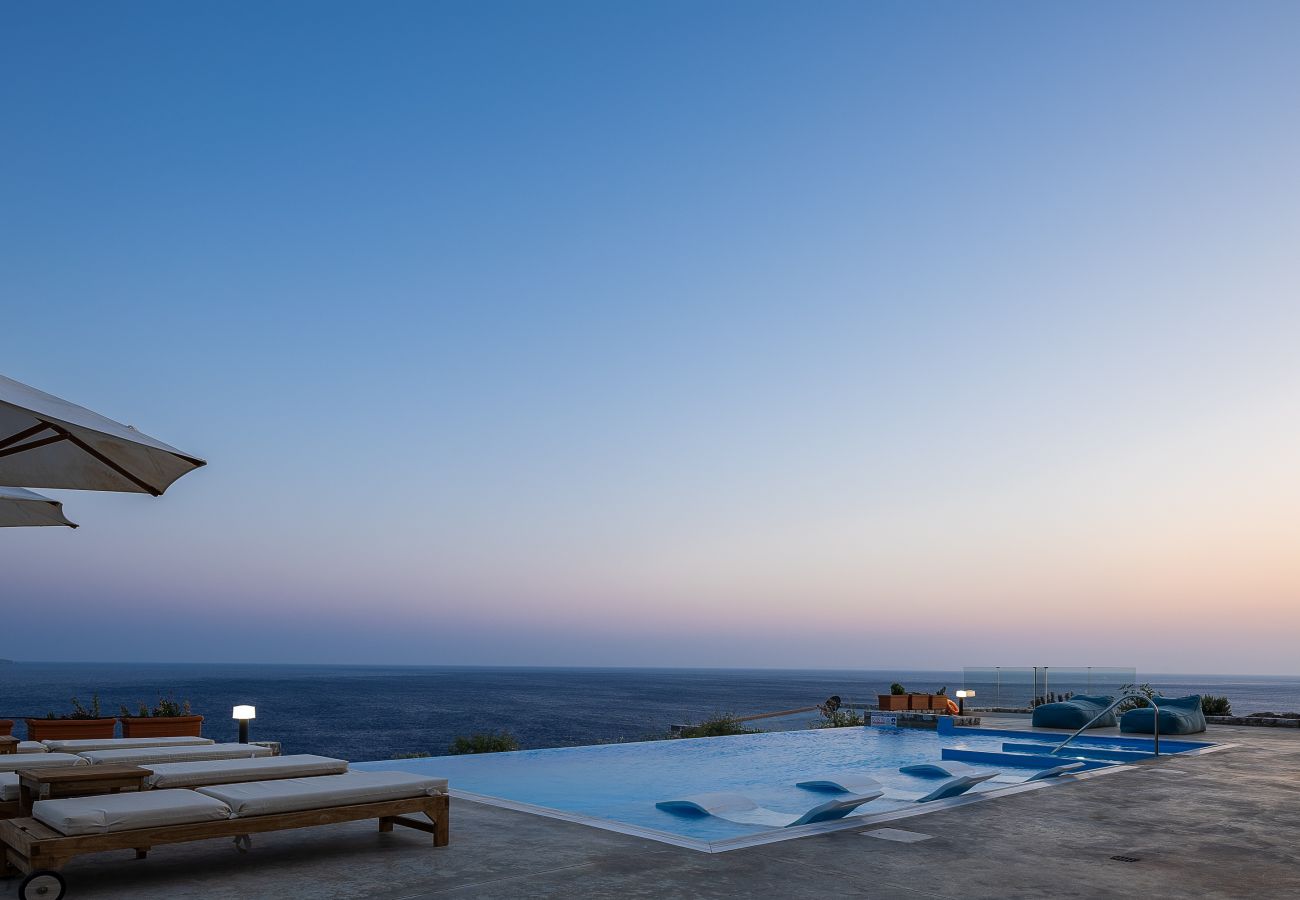 Villa in Rethymno - Seafront elegant villa,infinity pool &devine views