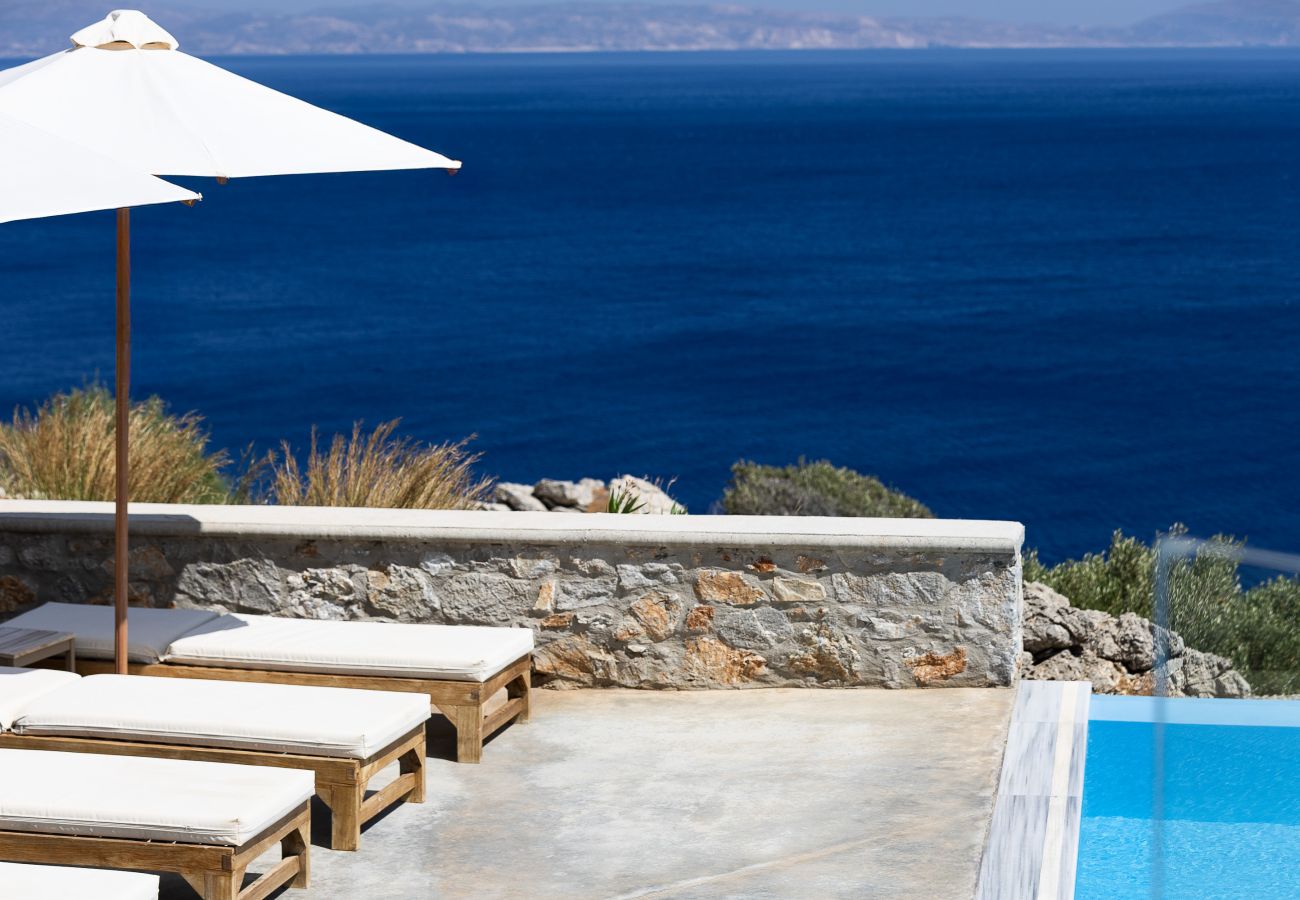 Villa in Rethymno - Seafront elegant villa,infinity pool &devine views