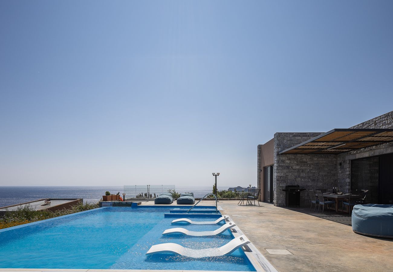 Villa in Rethymno - Seafront elegant villa,infinity pool &devine views