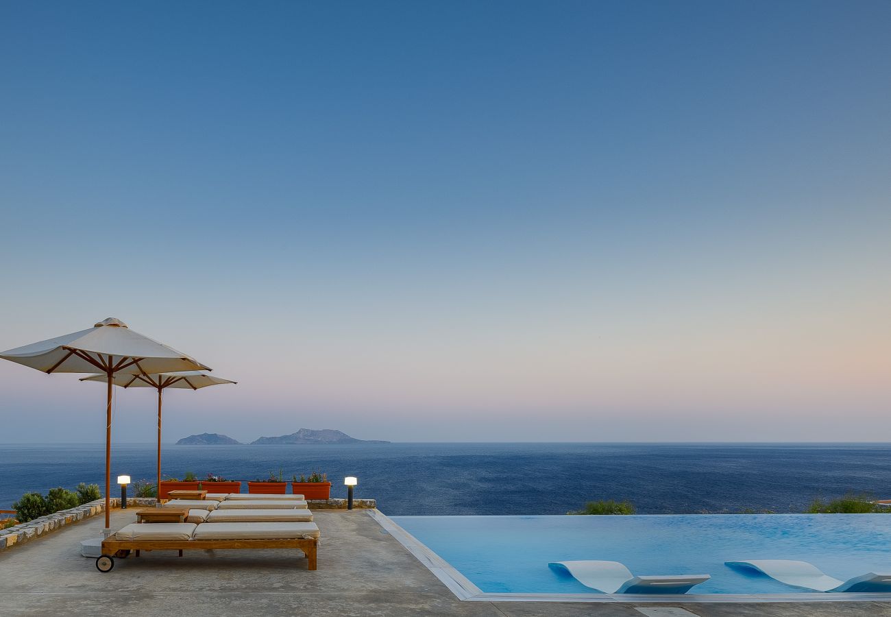 Villa in Rethymno - Seafront elegant villa,infinity pool &devine views
