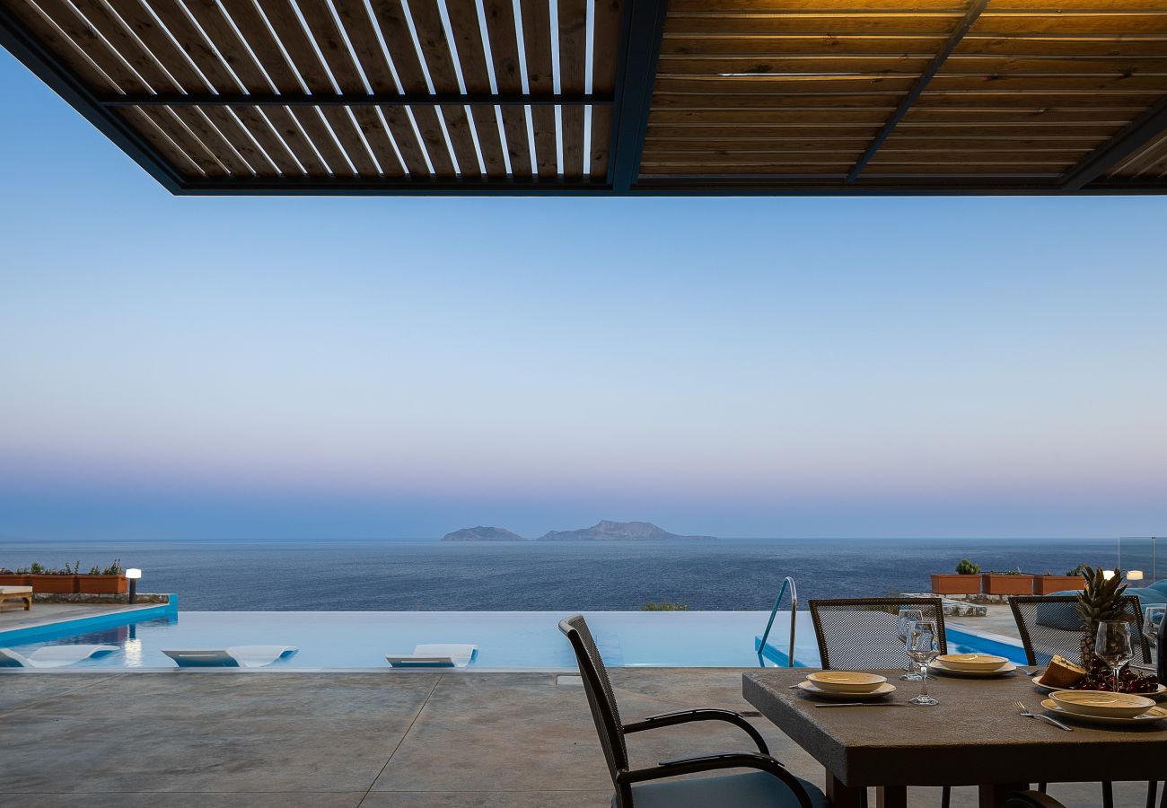 Villa in Rethymno - Seafront elegant villa,infinity pool &devine views