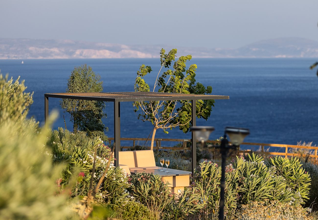 Villa in Rethymno - Seafront elegant villa,infinity pool &devine views