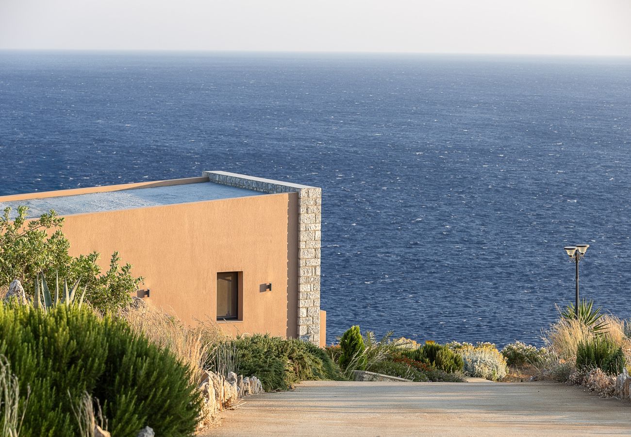 Villa in Rethymno - Seafront elegant villa,infinity pool &devine views