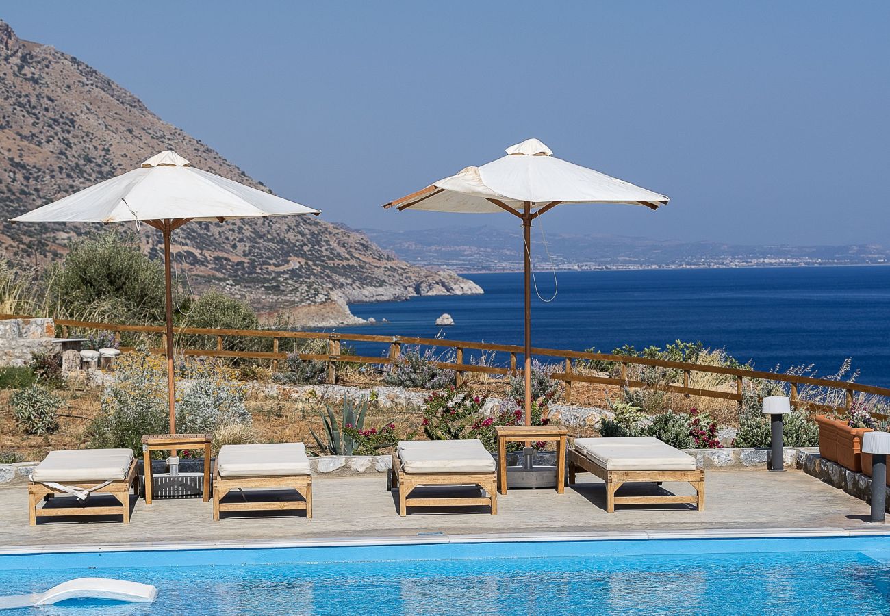 Villa in Rethymno - Seafront elegant villa,infinity pool &devine views