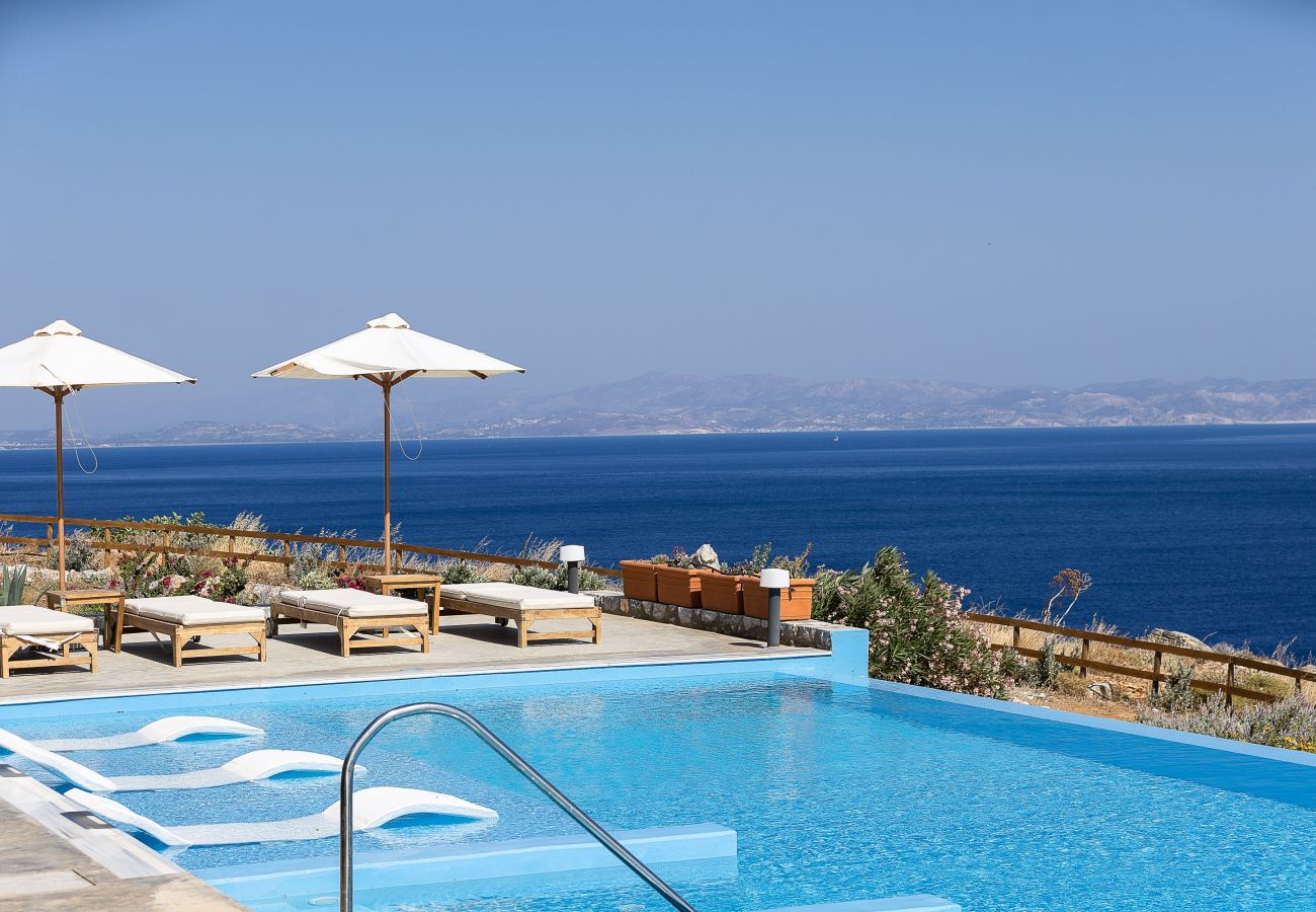 Villa in Rethymno - Seafront elegant villa,infinity pool &devine views