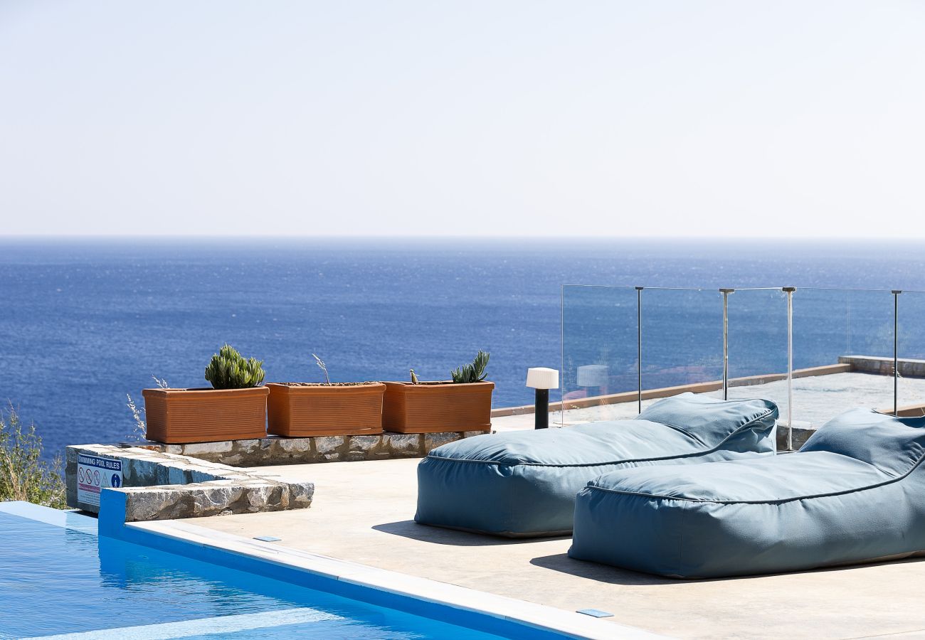 Villa in Rethymno - Seafront elegant villa,infinity pool &devine views