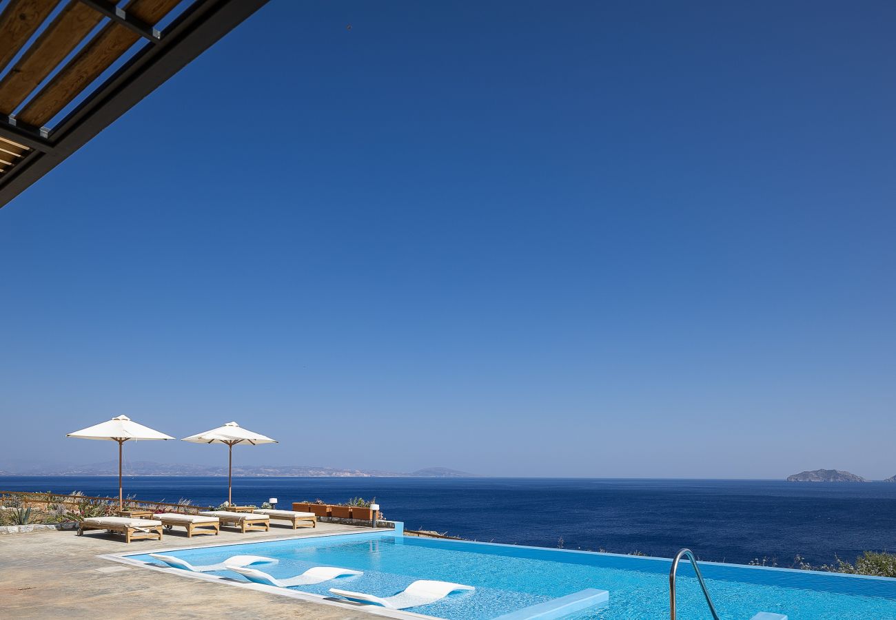 Villa in Rethymno - Seafront elegant villa,infinity pool &devine views