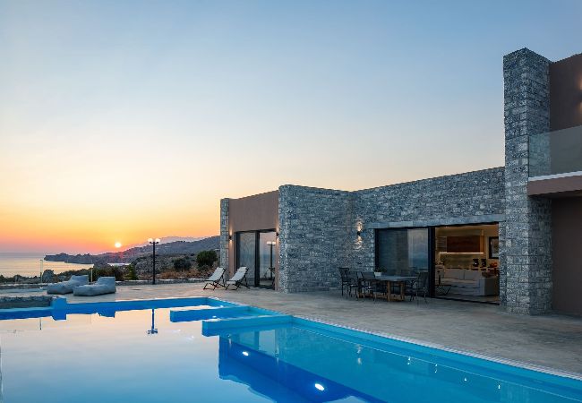 Villa in Rethymno - Stunning Seafront complex with 2 infinity pools!