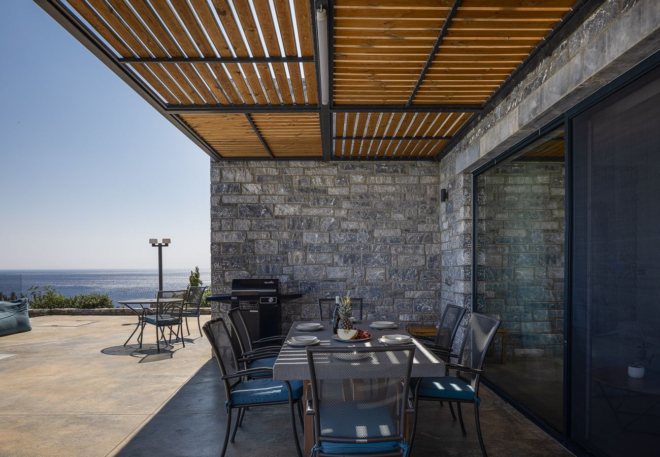 Villa in Rethymno - Stunning Seafront complex with 2 infinity pools!