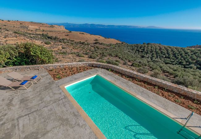 Villa in Agia Galini - Tranquil sea view villa with pool,2km from beach!