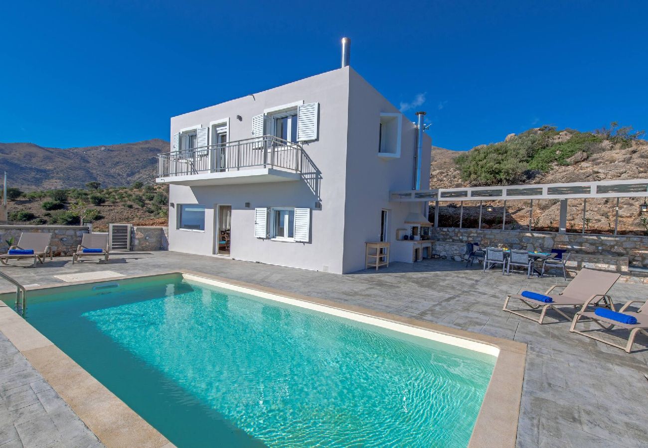 Villa in Agia Galini - Tranquil sea view villa with pool,2km from beach!