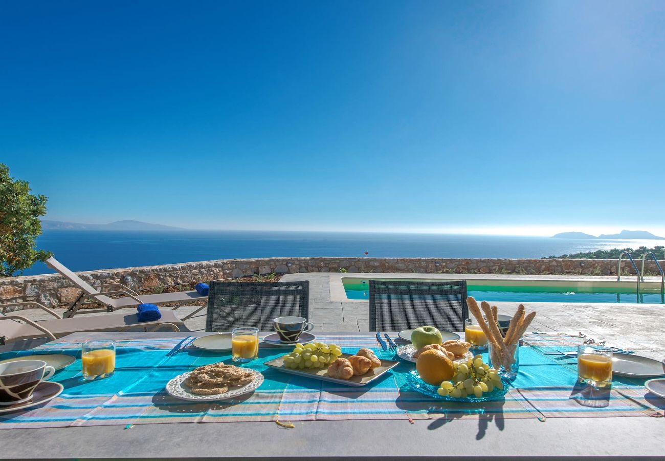 Villa in Agia Galini - Tranquil sea view villa with pool,2km from beach!