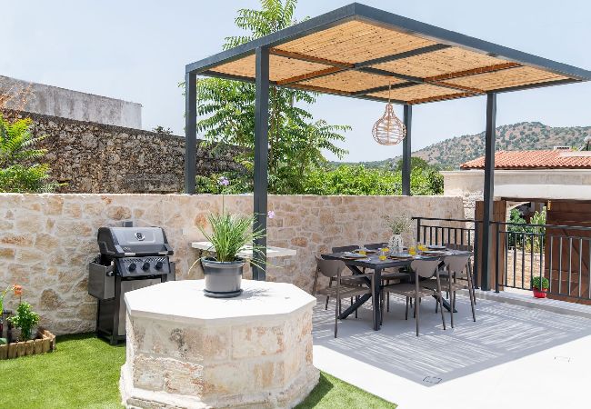 Villa in Melidoni - New stylish villa with heated pool & jacuzzi!