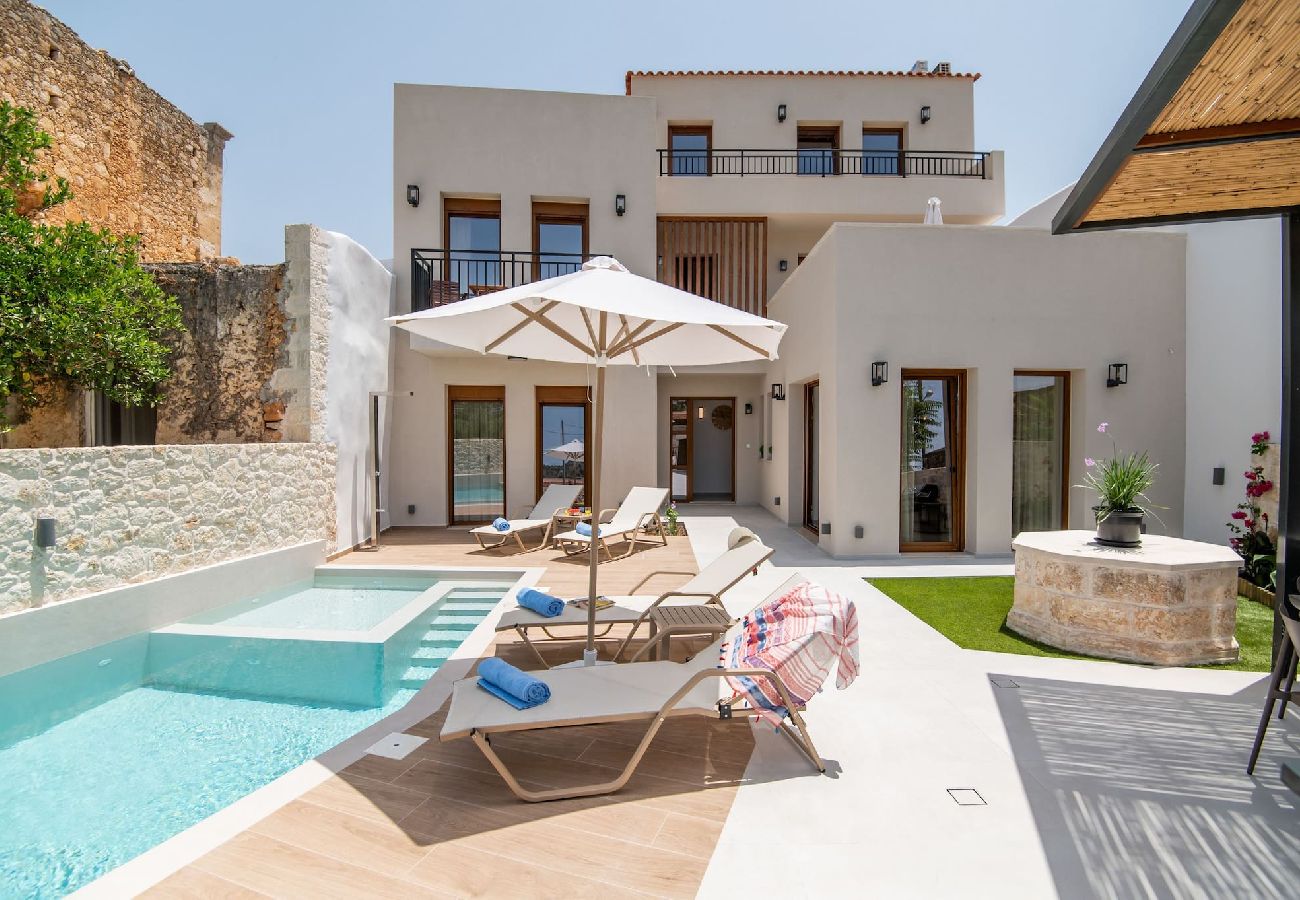 Villa in Melidoni - New stylish villa with heated pool & jacuzzi!