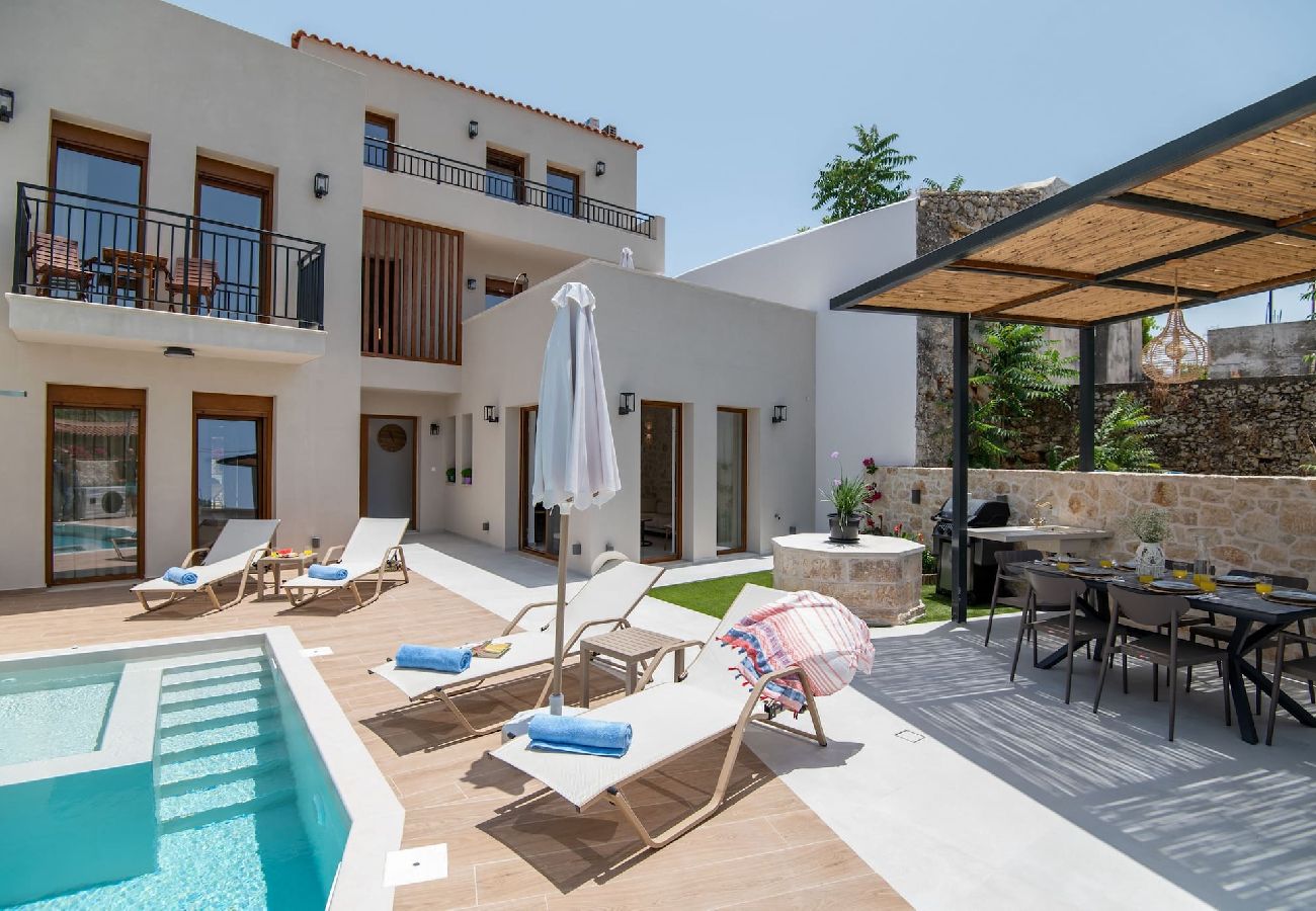 Villa in Melidoni - New stylish villa with heated pool & jacuzzi!