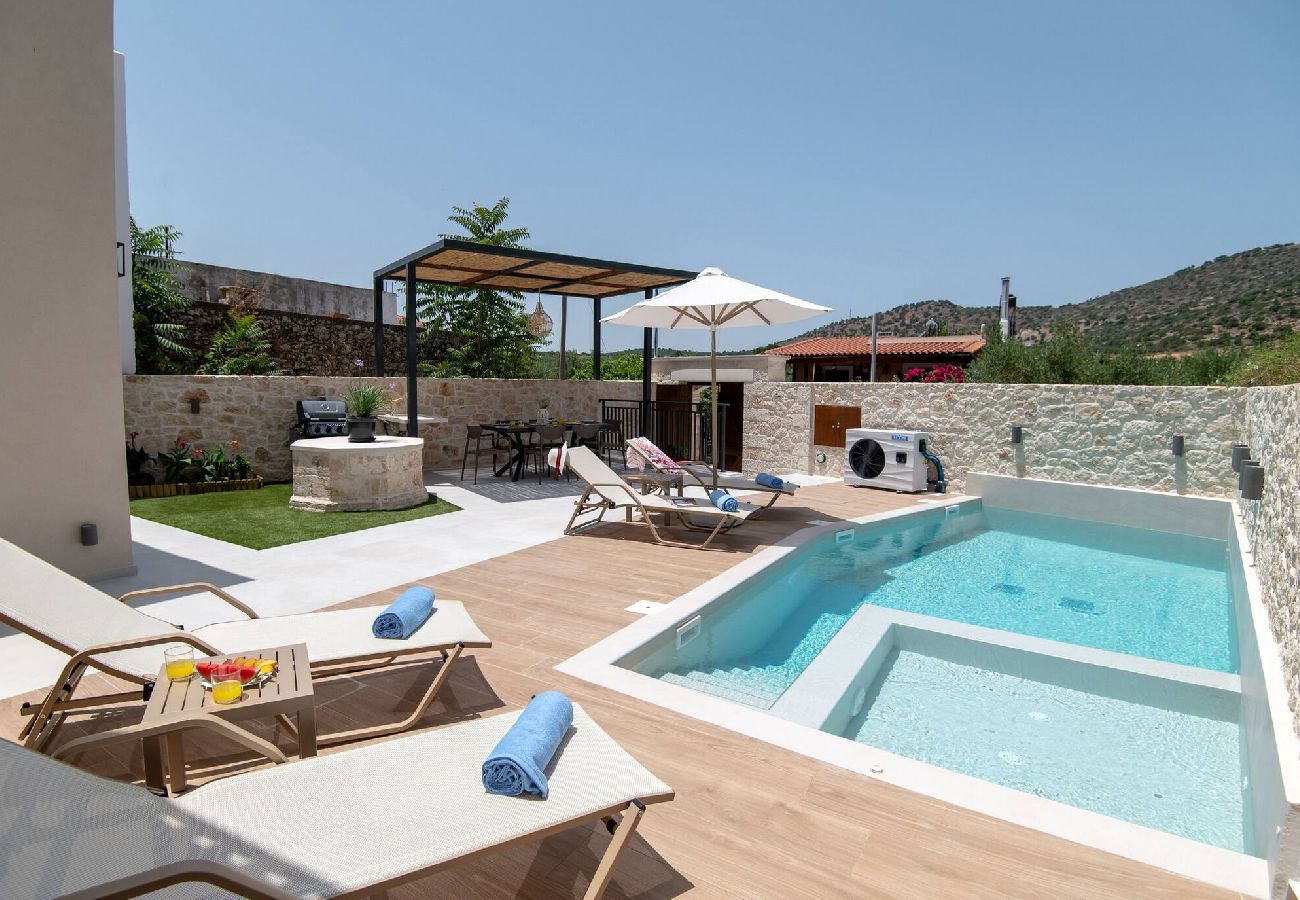 Villa in Melidoni - New stylish villa with heated pool & jacuzzi!