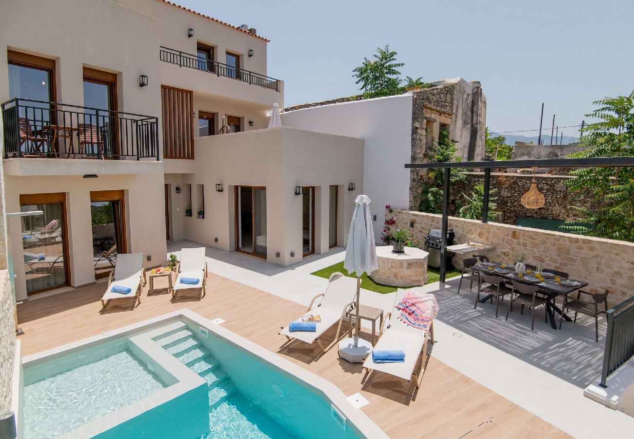 Villa in Melidoni - New stylish villa with heated pool & jacuzzi!