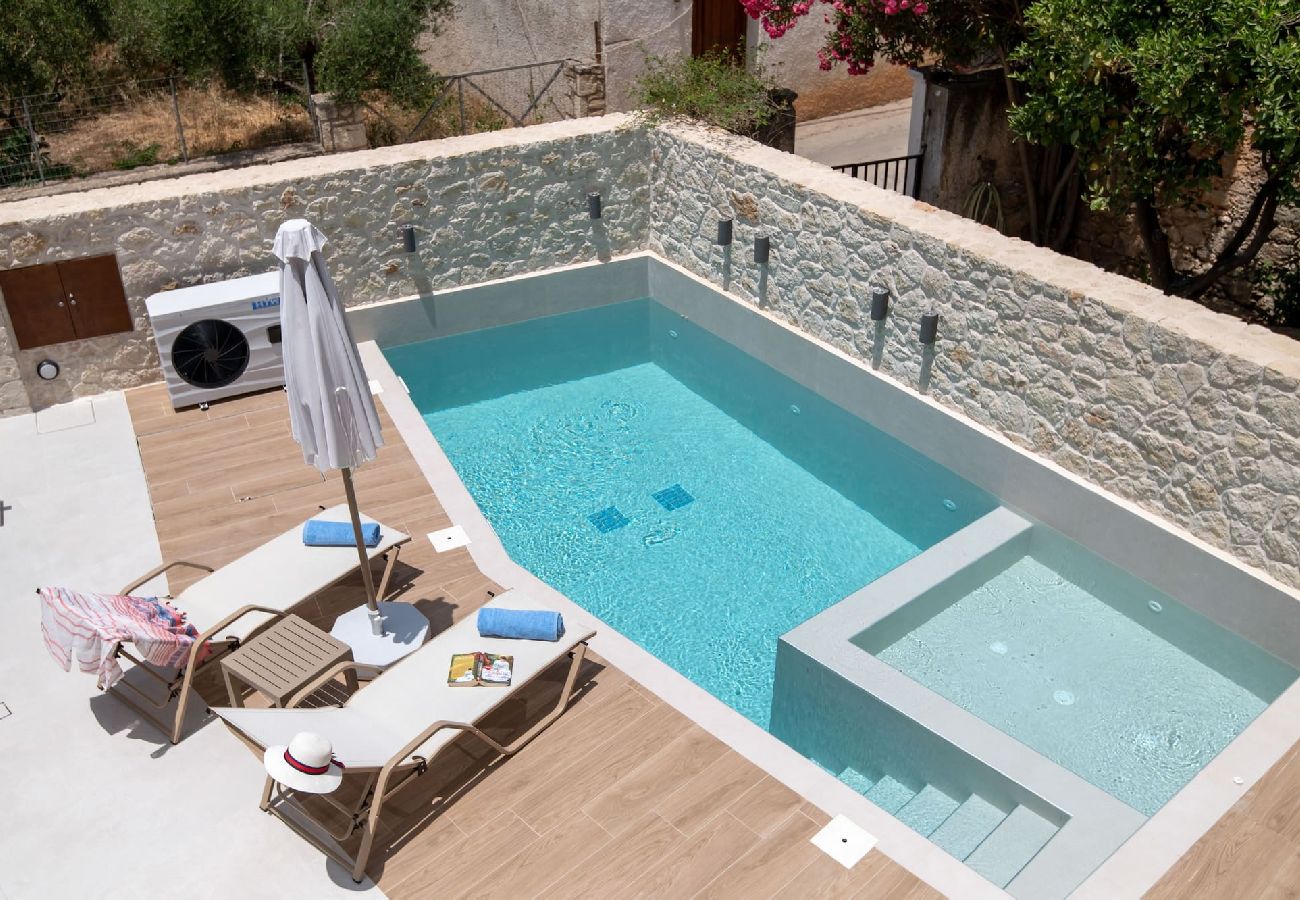 Villa in Melidoni - New stylish villa with heated pool & jacuzzi!