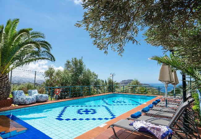 House in Sellia - A 5bedroom villa with pool & amazing seaview