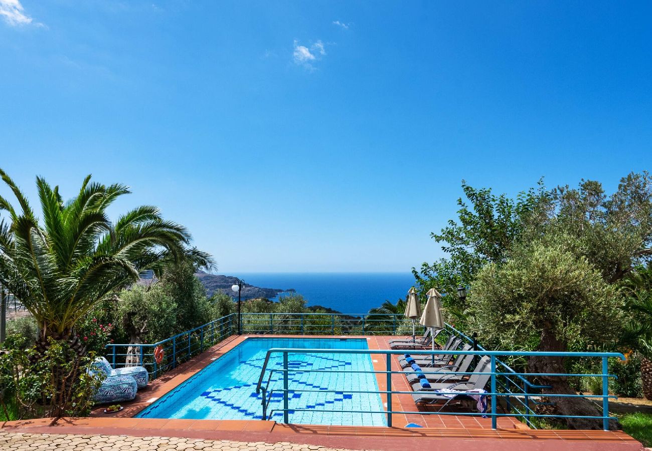 House in Sellia - A 5bedroom villa with pool & amazing seaview