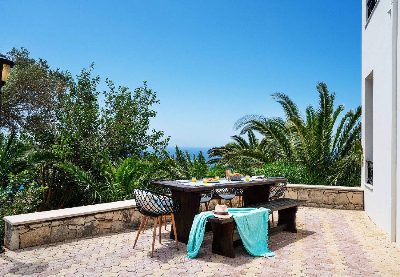 House in Sellia - A 5bedroom villa with pool & amazing seaview