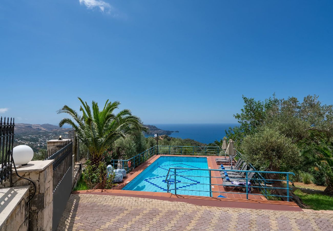 House in Sellia - A 5bedroom villa with pool & amazing seaview