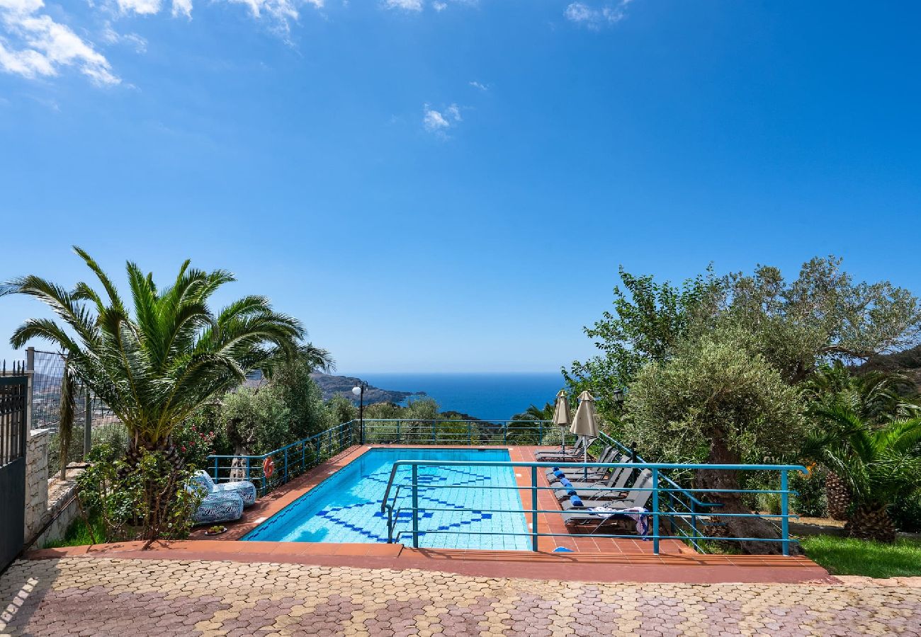 House in Sellia - A 5bedroom villa with pool & amazing seaview