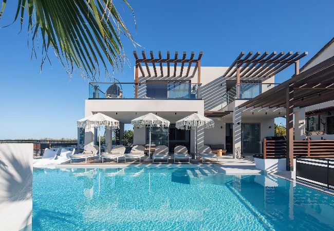 Villa in Skaleta - Macaw Residence, indulge yourself in rare luxury! 
