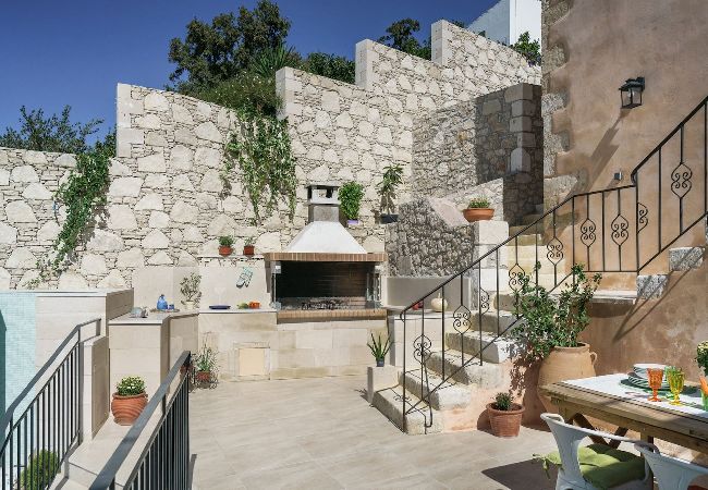 Villa in Armeni - Butterfly, a historical villa with pool & hot tub!