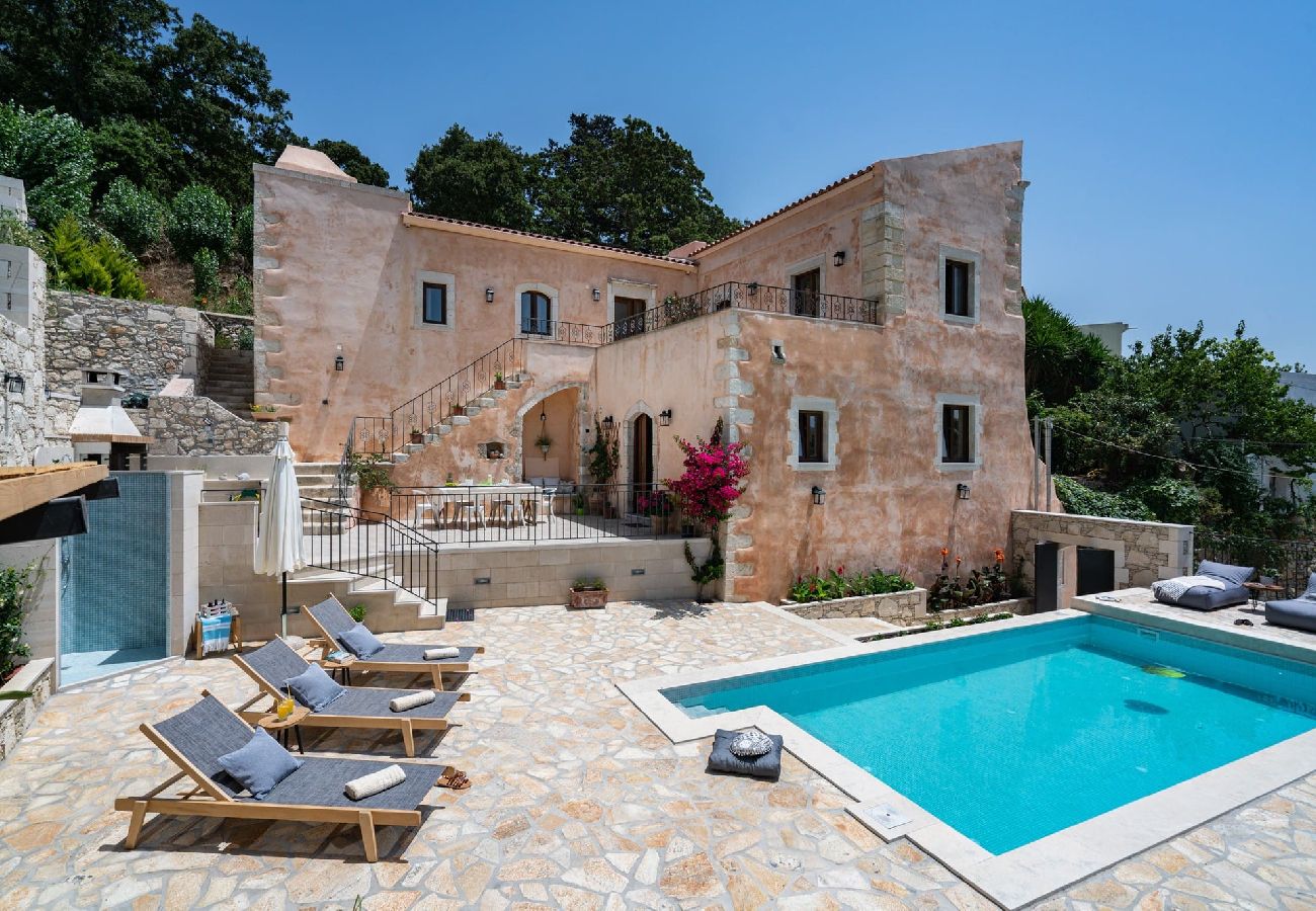 Villa in Armeni - Butterfly, a historical villa with pool & hot tub!