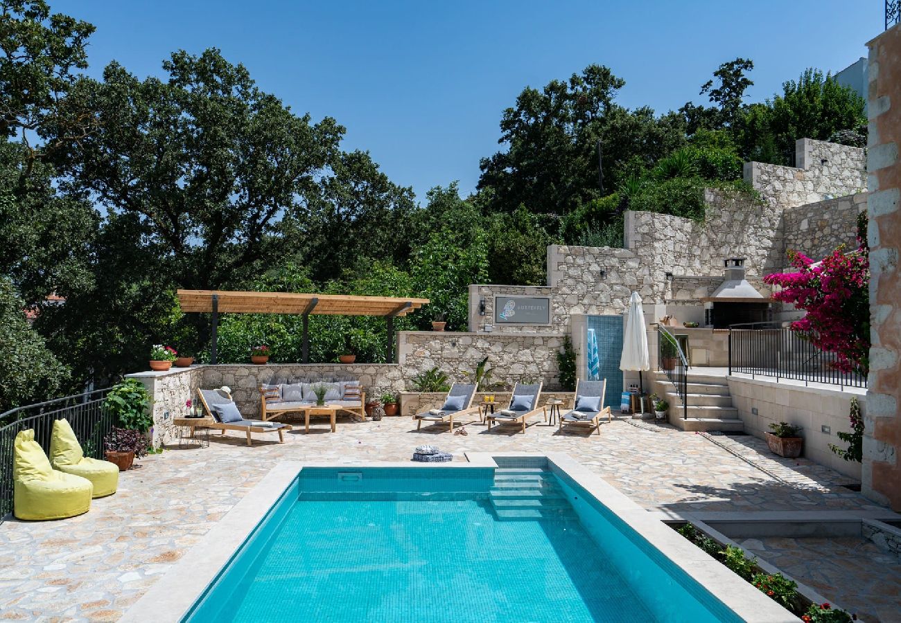 Villa in Armeni - Butterfly, a historical villa with pool & hot tub!