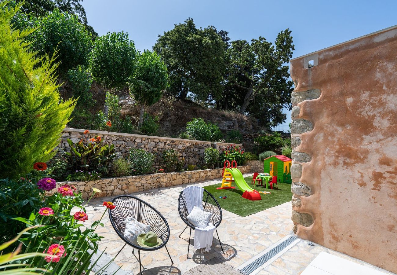 Villa in Armeni - Butterfly, a historical villa with pool & hot tub!