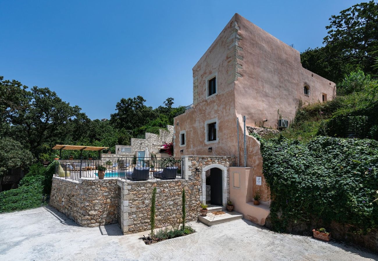 Villa in Armeni - Butterfly, a historical villa with pool & hot tub!