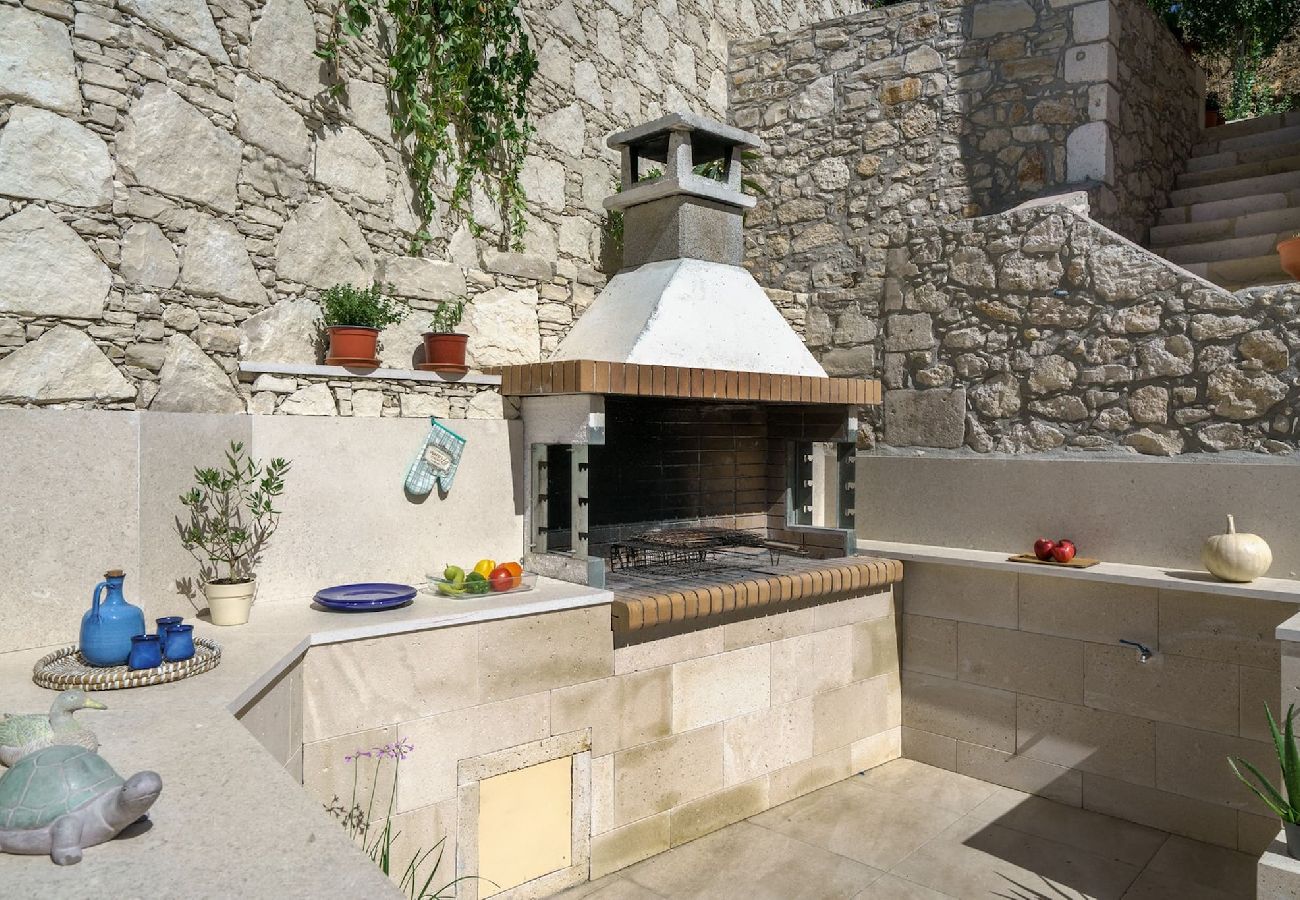 Villa in Armeni - Butterfly, a historical villa with pool & hot tub!