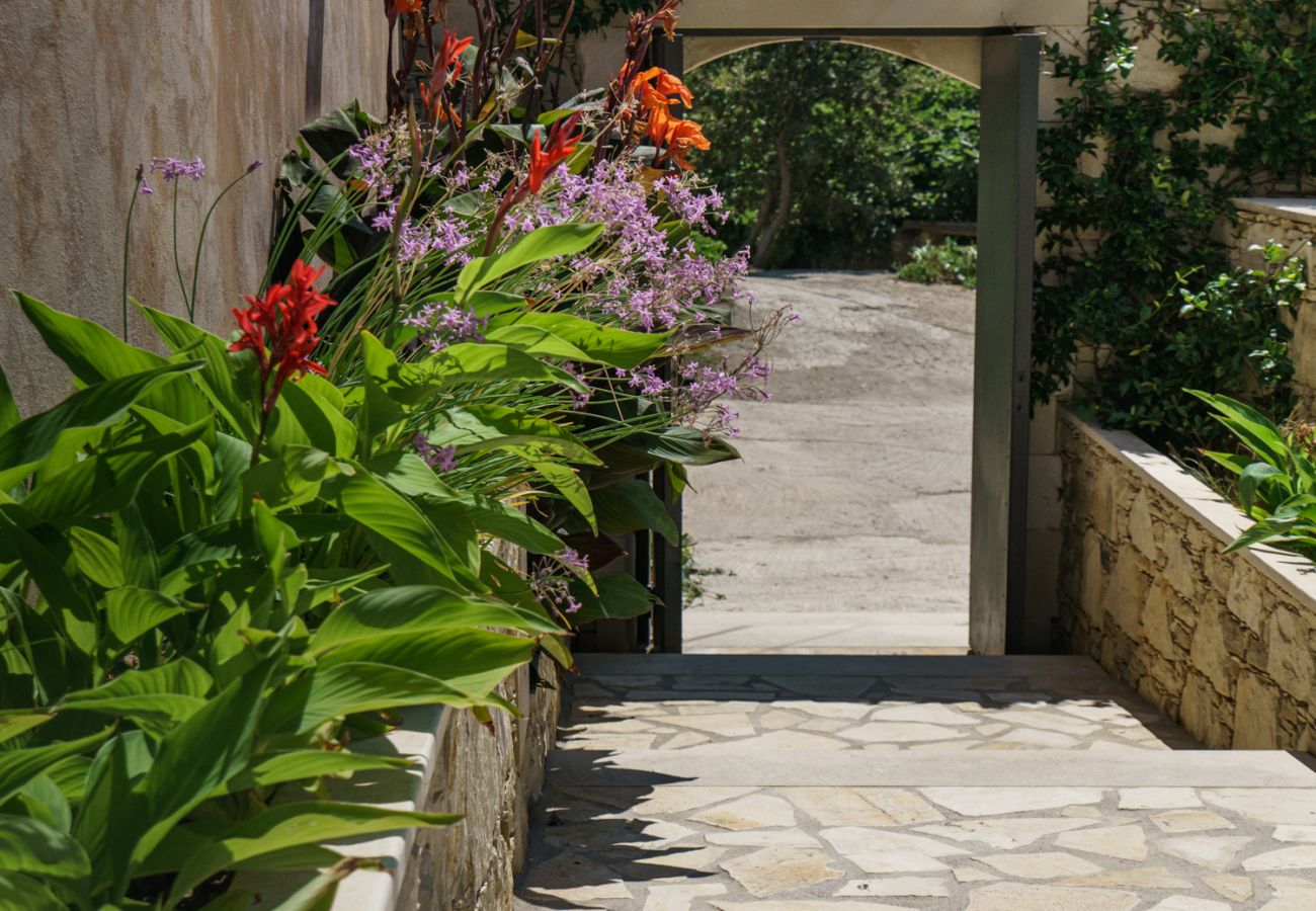 Villa in Armeni - Butterfly, a historical, fairytale-style, villa with pool & hot tub!