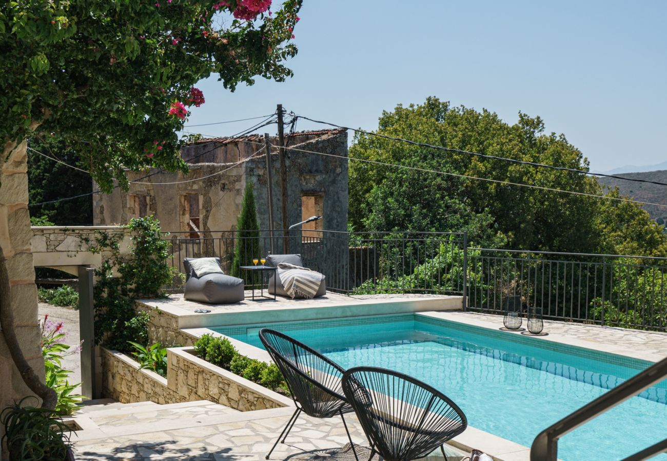 Villa in Armeni - Butterfly, a historical, fairytale-style, villa with pool & hot tub!