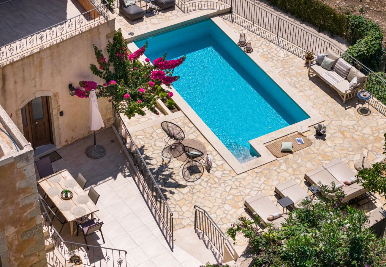 Villa in Armeni - Butterfly, a historical, fairytale-style, villa with pool & hot tub!