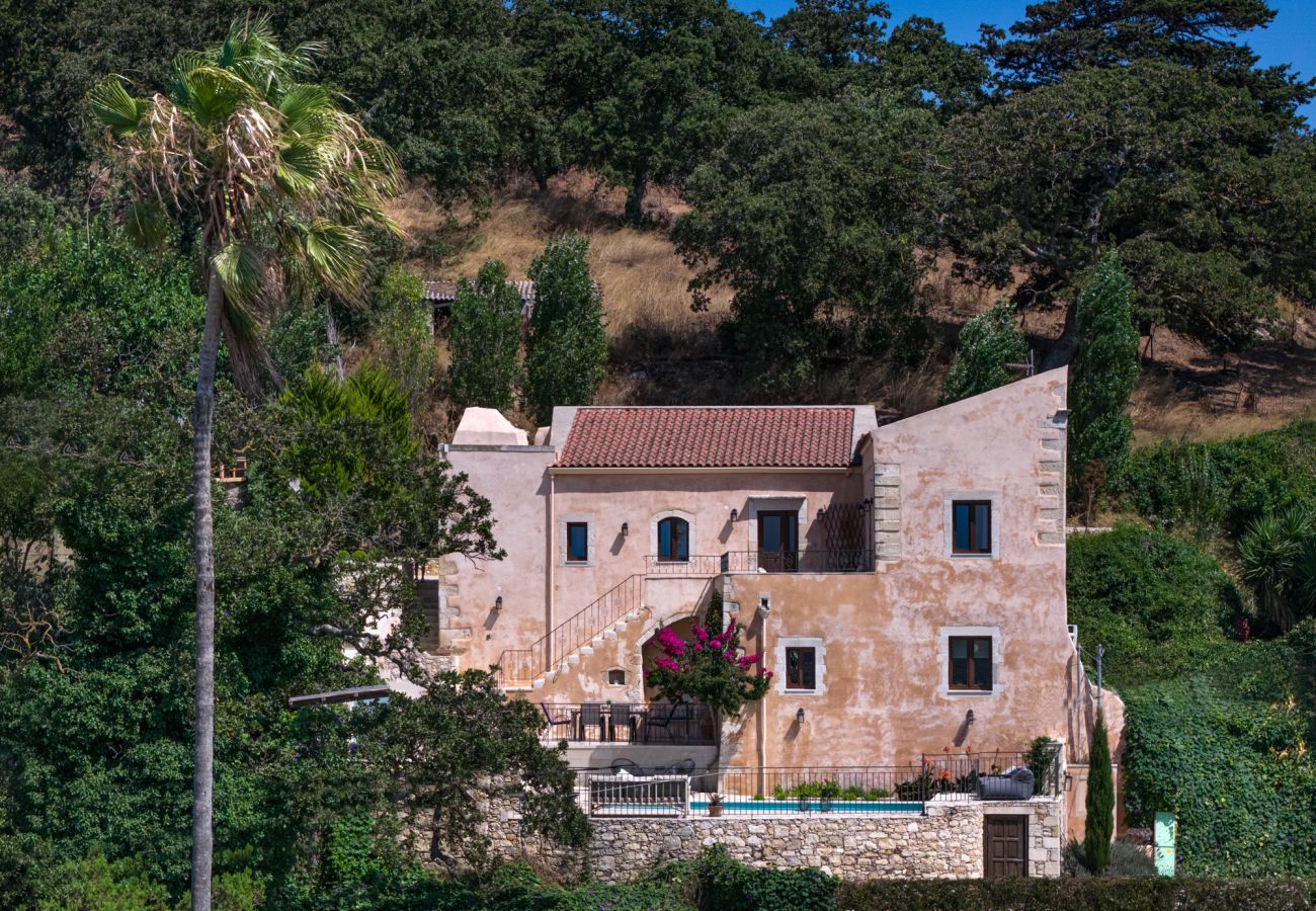 Villa in Armeni - Butterfly, a historical, fairytale-style, villa with pool & hot tub!