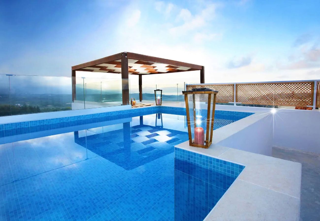 Villa in Episkopi - Traditional 4bd villa with view,rooftop pool,BBQ! 